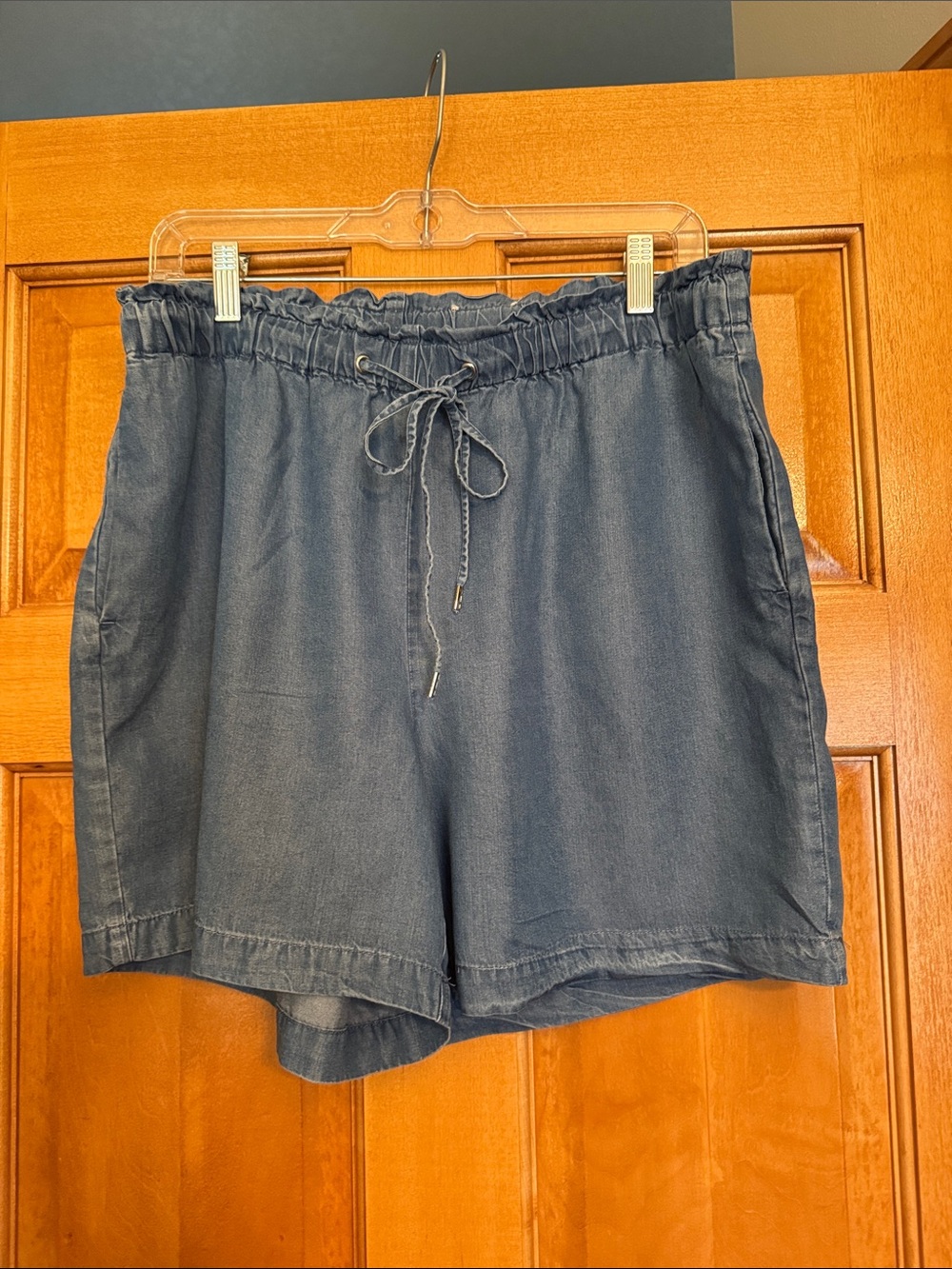 Women’s Anne Klein Chambray Drawstring Denim Shorts - Medium